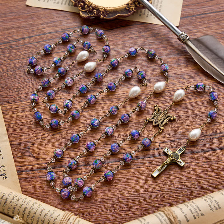Christianartworkshop Rosario de cuentas florales de cristal azul con cadena de tono antiguo, medallón de la Virgen María y crucifijo detallado. - Rosal de cuentas florales vintage - image 0
