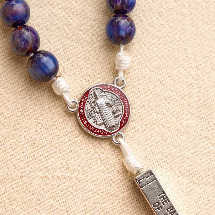 Christianartworkshop Rosario de resina con cuentas y nudos de escritura grabada y cruz de San Benito: emblema de consuelo celestial concentrado. - image 6