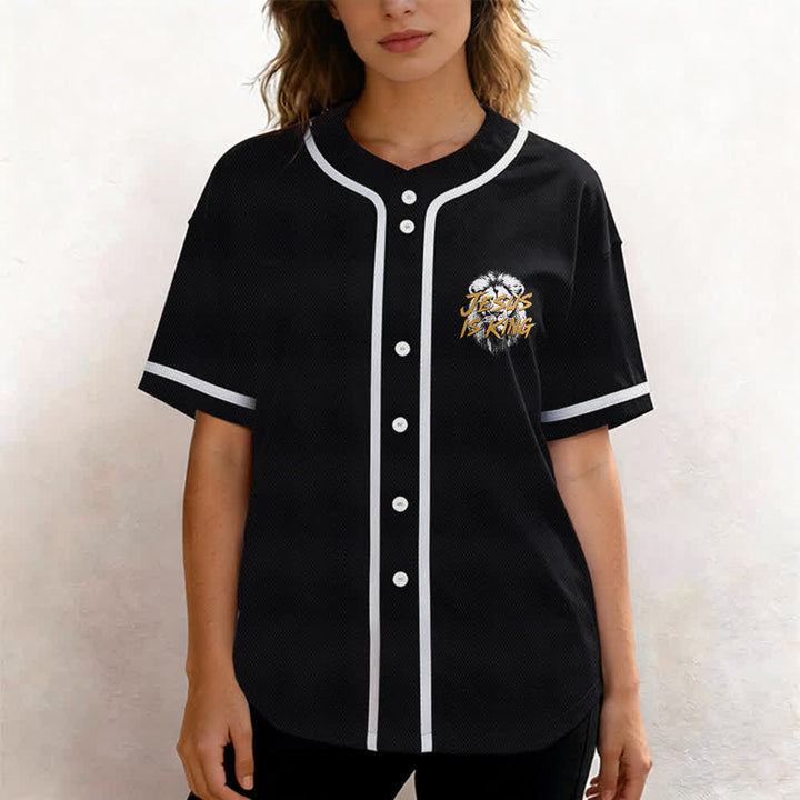 Camiseta de béisbol con gráfico del león "Jesús es rey" de Christianartworkshop - image 18