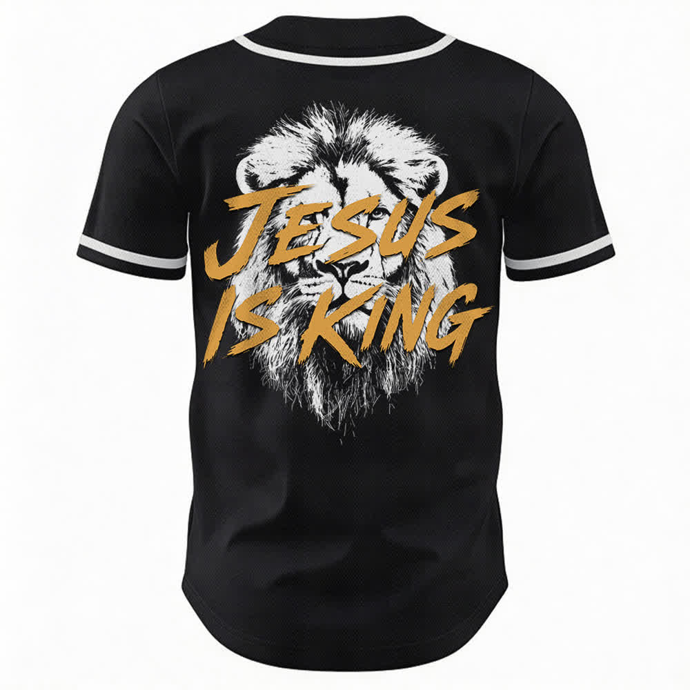 Camiseta de béisbol con gráfico del león "Jesús es rey" de Christianartworkshop - image 15