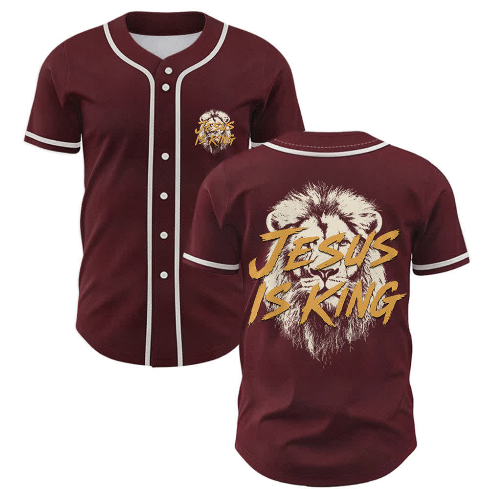 Camiseta de béisbol con gráfico del león "Jesús es rey" de Christianartworkshop - Vino - 5XL - image 28