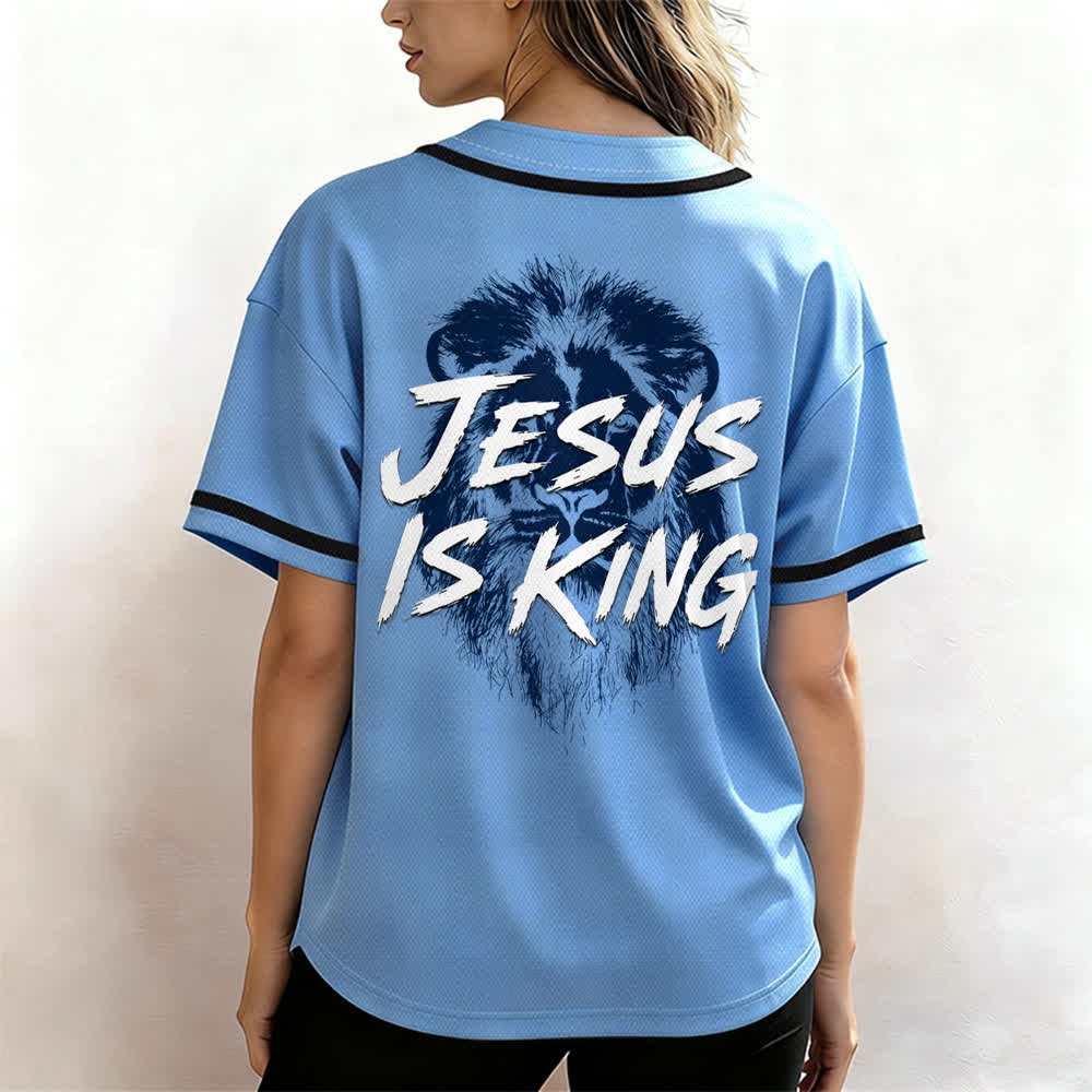 Camiseta de béisbol con gráfico del león "Jesús es rey" de Christianartworkshop - image 38