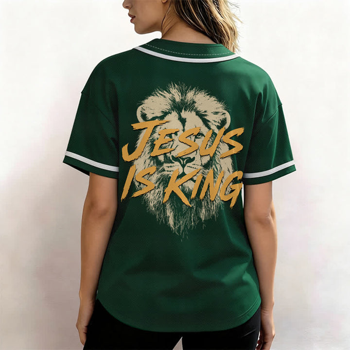 Camiseta de béisbol con gráfico del león "Jesús es rey" de Christianartworkshop - image 45