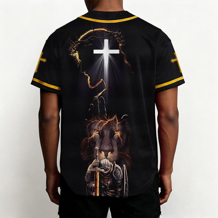 Camiseta de béisbol negra con botones y armadura de león de Christianartworkshop con Jesús. - image 19