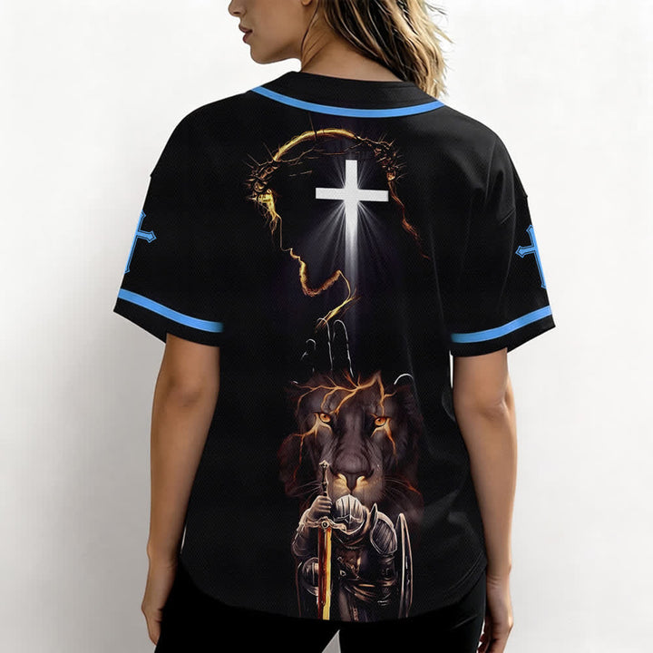 Camiseta de béisbol negra con botones y armadura de león de Christianartworkshop con Jesús. - image 31