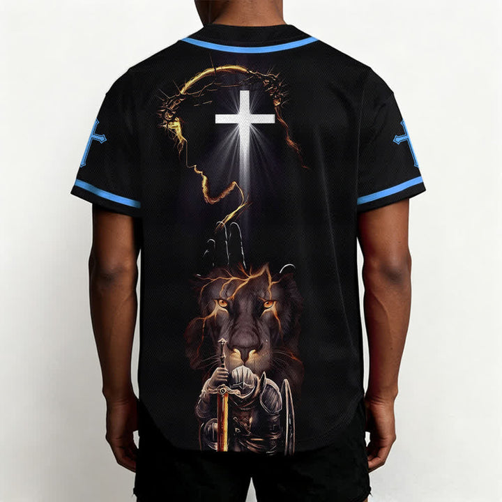 Camiseta de béisbol negra con botones y armadura de león de Christianartworkshop con Jesús. - image 33