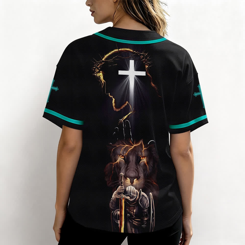 Camiseta de béisbol negra con botones y armadura de león de Christianartworkshop con Jesús. - image 38