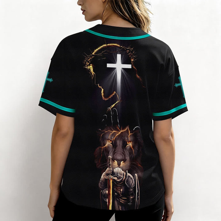 Camiseta de béisbol negra con botones y armadura de león de Christianartworkshop con Jesús. - image 38