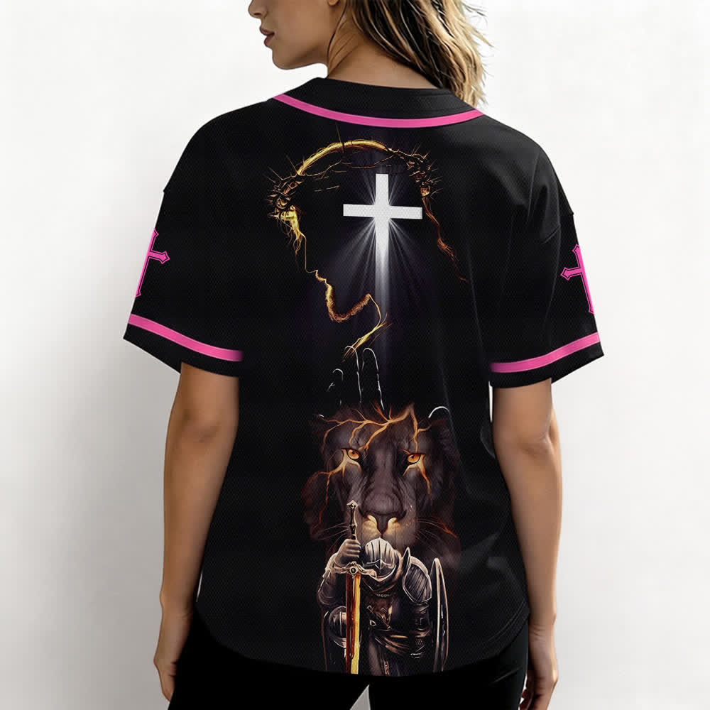 Camiseta de béisbol negra con botones y armadura de león de Christianartworkshop con Jesús. - image 45