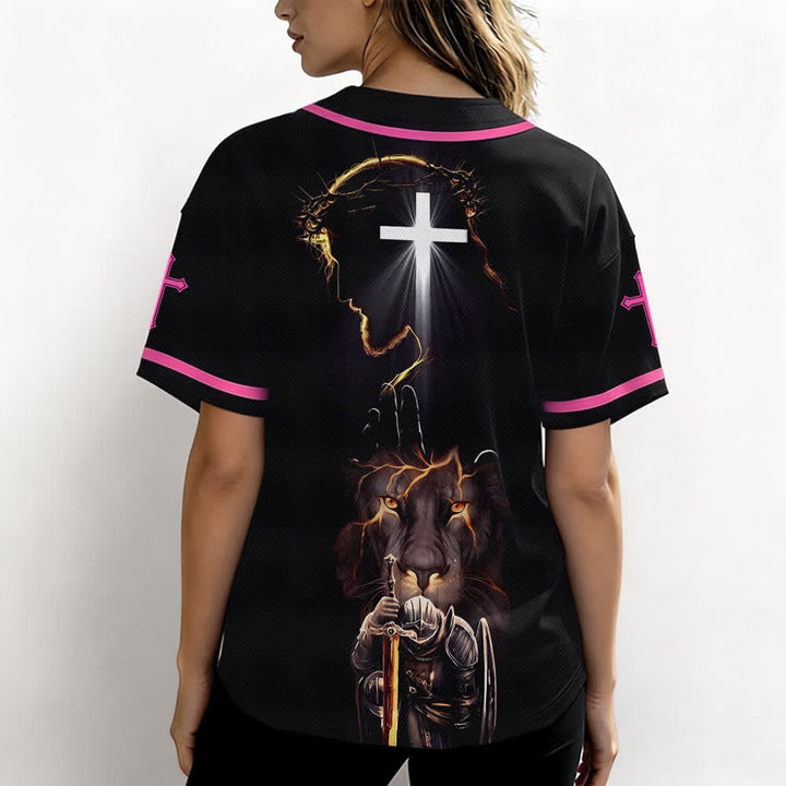 Camiseta de béisbol negra con botones y armadura de león de Christianartworkshop con Jesús. - image 45