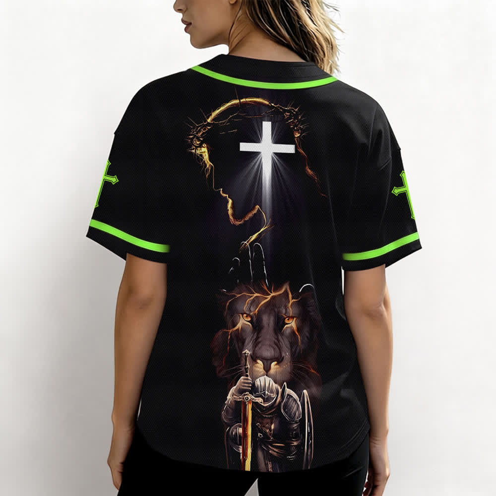 Camiseta de béisbol negra con botones y armadura de león de Christianartworkshop con Jesús. - image 52