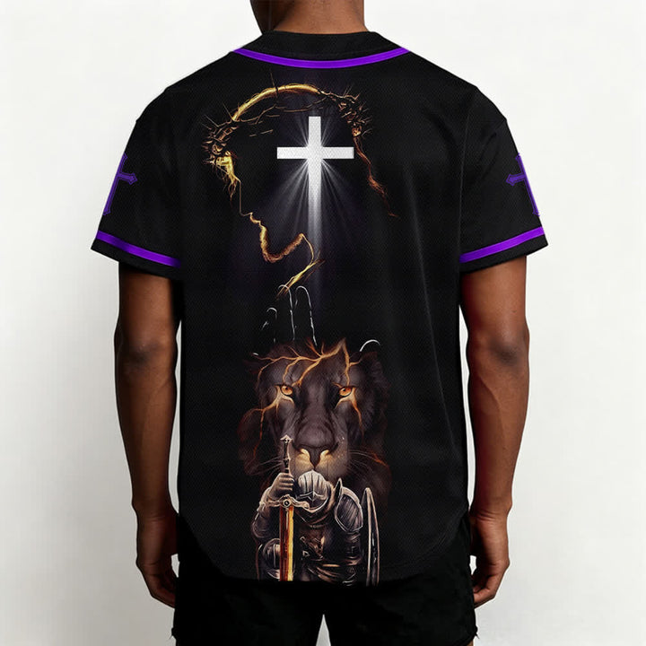 Camiseta de béisbol negra con botones y armadura de león de Christianartworkshop con Jesús. - image 61