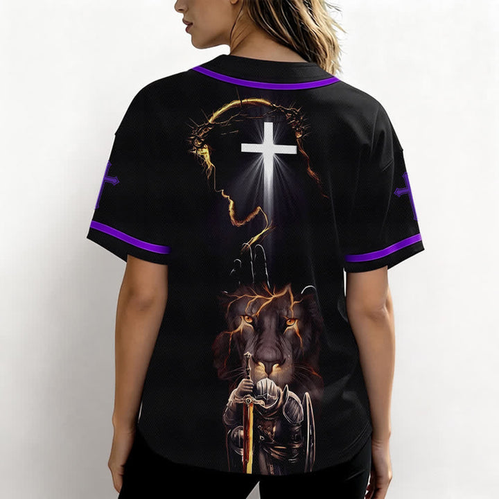 Camiseta de béisbol negra con botones y armadura de león de Christianartworkshop con Jesús. - image 59