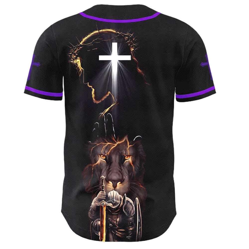Camiseta de béisbol negra con botones y armadura de león de Christianartworkshop con Jesús. - image 57