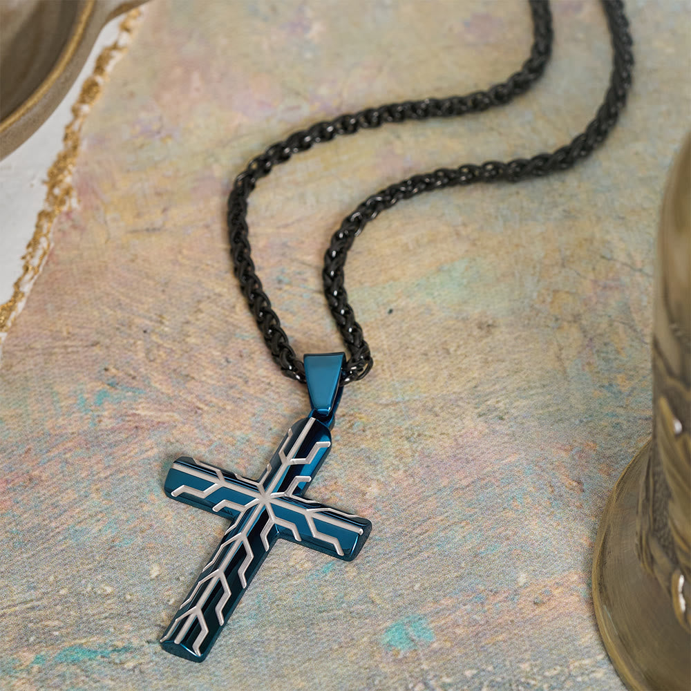 Christianartworkshop Collar con colgante de cruz grabada con patrón de relámpagos dorados y azules brillantes: emblema atemporal de la gentil protección celestial. - image 6