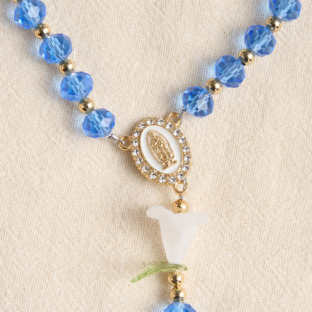Christianartworkshop Rosario de cristal azul translúcido con forma de lirio y cruz adornada con perlas: emblema de pura serenidad celestial. - image 6