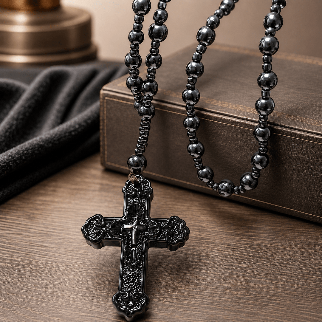 Colgante de cruz de vidrio texturizado con hilo de cuentas de Christianartworkshop : Emblema de la serena gracia divina. - Negro - image 0