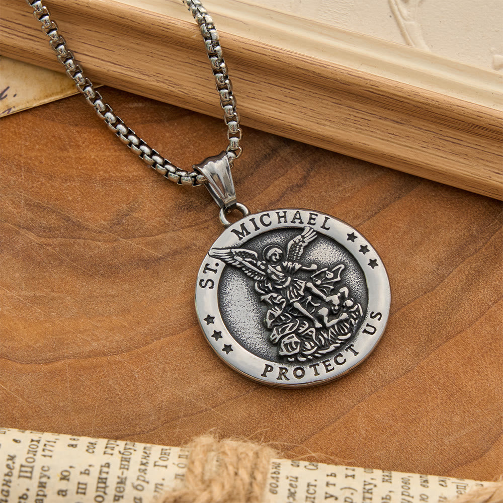Christianartworkshop Collar clásico con moneda de San Miguel Protégenos: Símbolo de protección sagrada permanente. - Plata - image 2