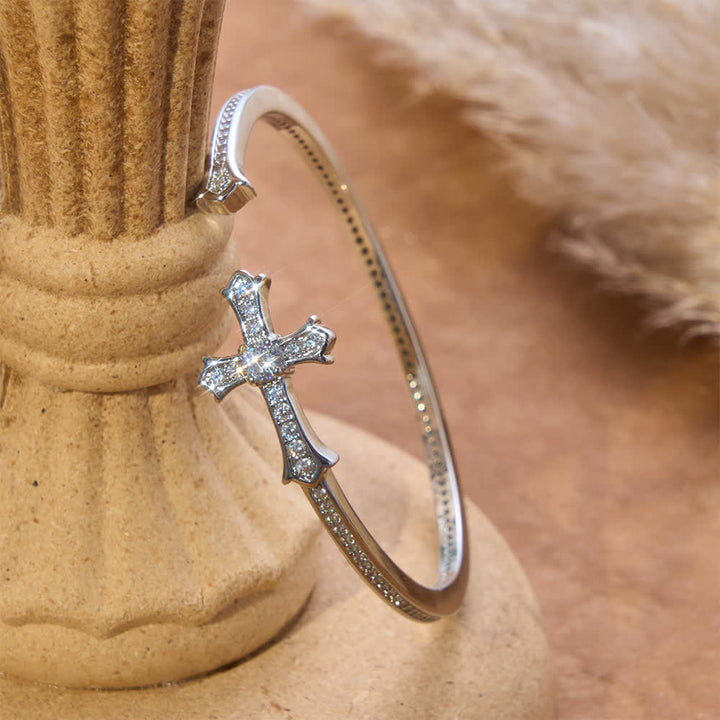 Christianartworkshop Brazalete delgado con cruz de piedra pavimentada: emblema de suave serenidad divina. - image 4