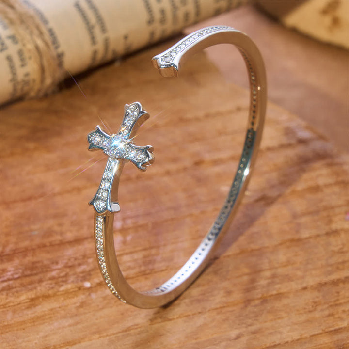 Christianartworkshop Brazalete delgado con cruz de piedra pavimentada: emblema de suave serenidad divina. - Plata - image 3
