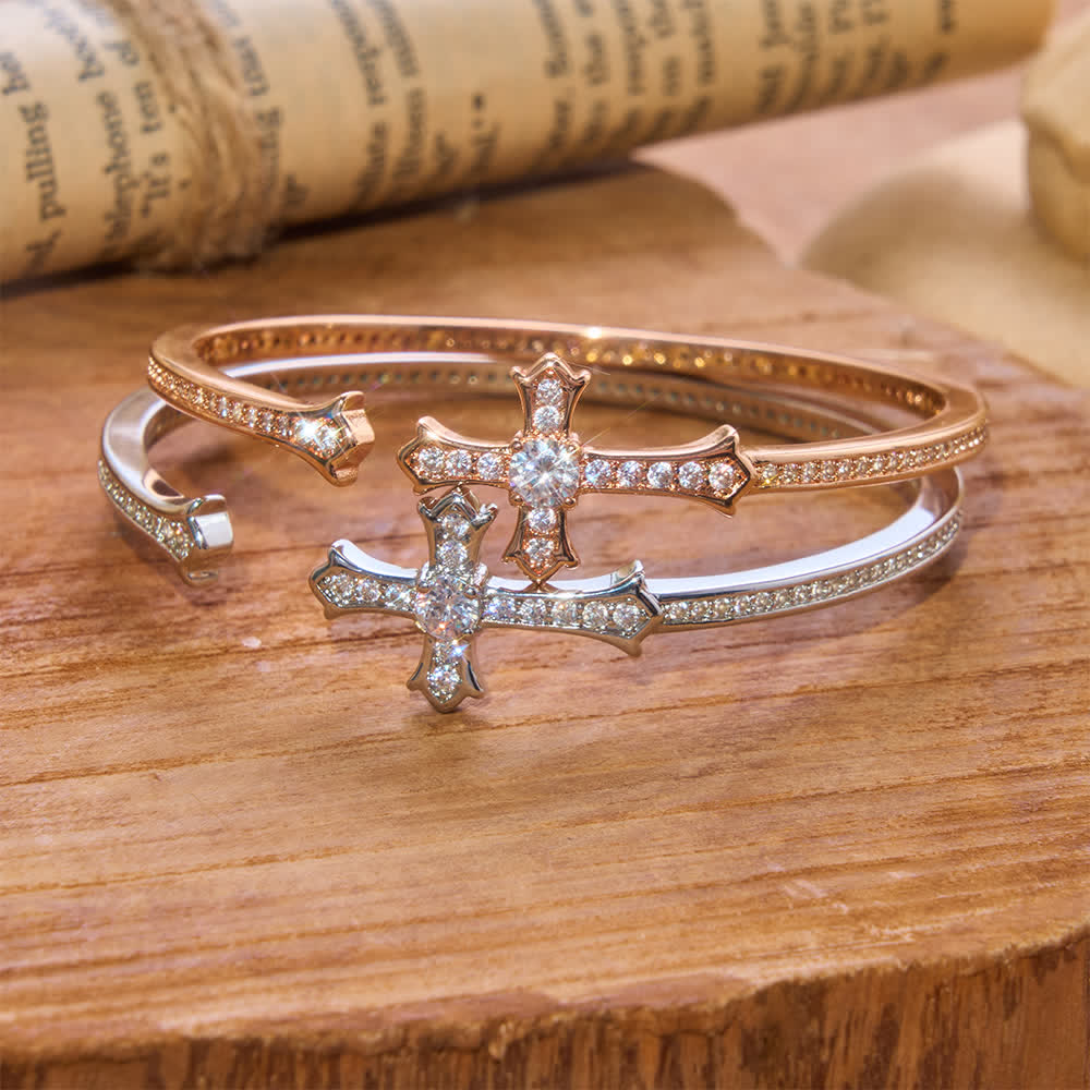 Christianartworkshop Brazalete delgado con cruz de piedra pavimentada: emblema de suave serenidad divina. - image 0