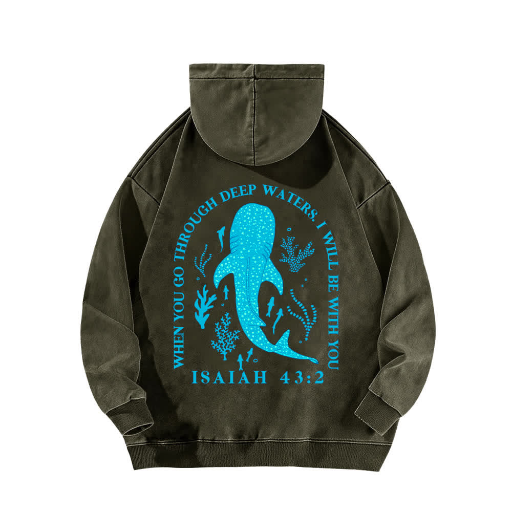 Christianartworkshop Sudadera con capucha lavada con diseño de tiburón ballena en aguas profundas (Isaías 43:2) - image 13
