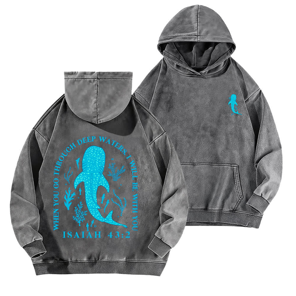 Christianartworkshop Sudadera con capucha lavada con diseño de tiburón ballena en aguas profundas (Isaías 43:2) - Gris - 5XL - image 9