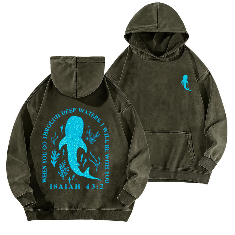 Christianartworkshop Sudadera con capucha lavada con diseño de tiburón ballena en aguas profundas (Isaías 43:2) - Verde militar - 5XL - image 12