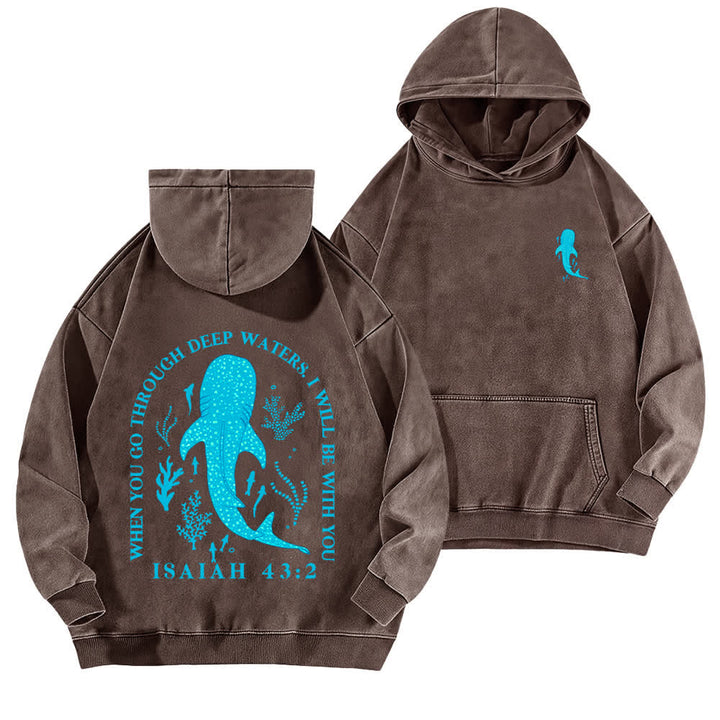 Christianartworkshop Sudadera con capucha lavada con diseño de tiburón ballena en aguas profundas (Isaías 43:2) - Marrón - 5XL - image 6