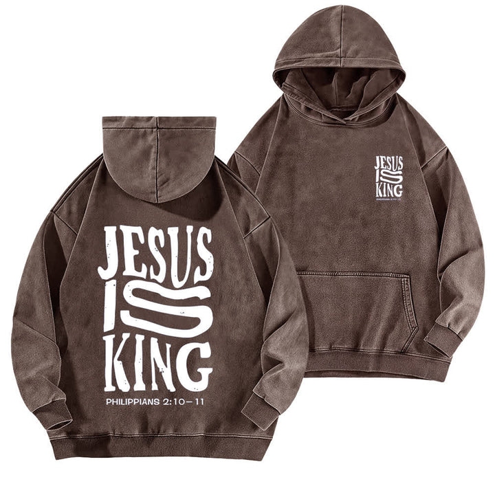 Christianartworkshop Sudadera con capucha lavada con estampado frontal y trasero de "Jesús es Rey" - Marrón - 5XL - image 9