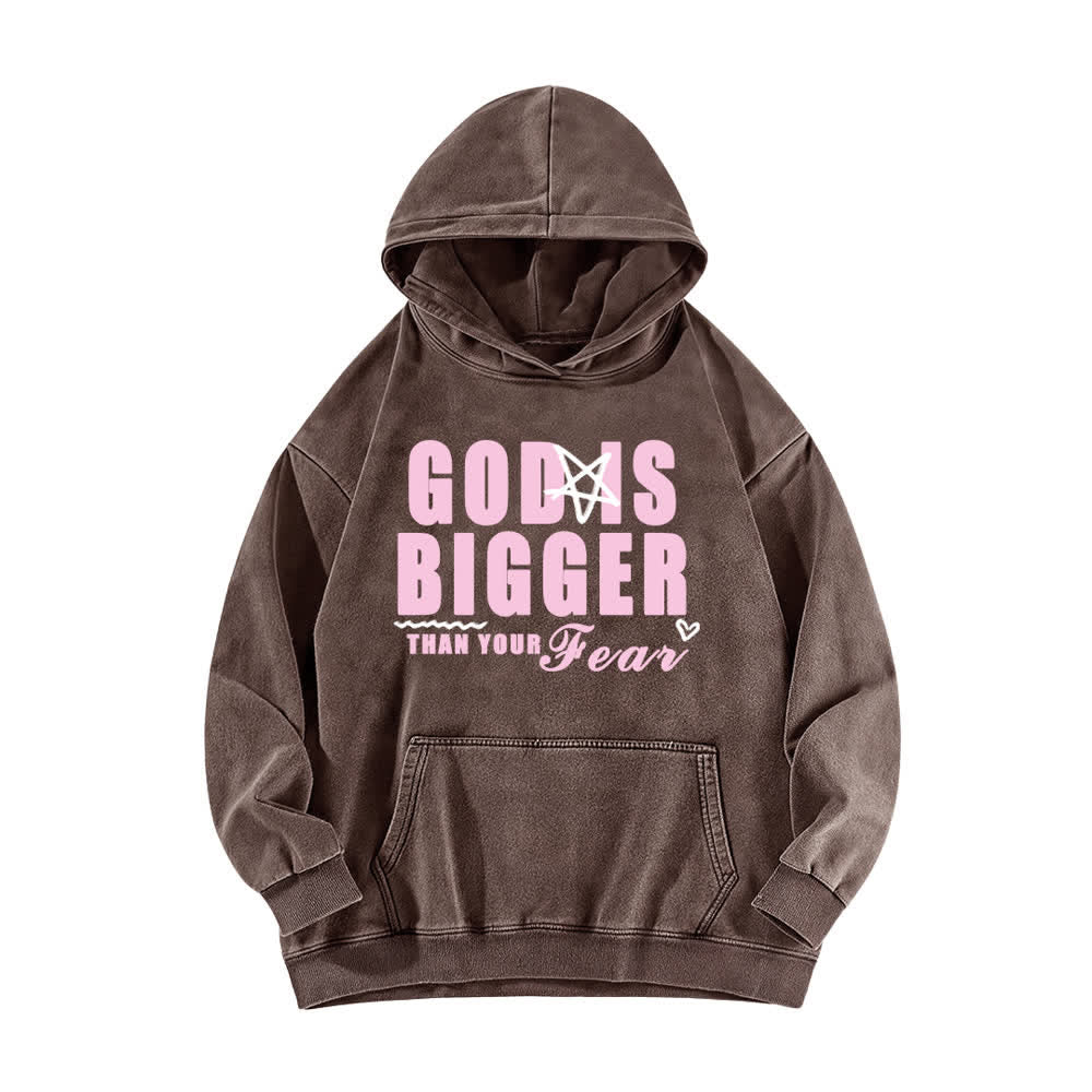 Christianartworkshop Sudadera con capucha vintage marrón desteñida con el lema "Dios es más grande que tu miedo": Dios es más grande que tu miedo. - Marrón - 5XL - image 0