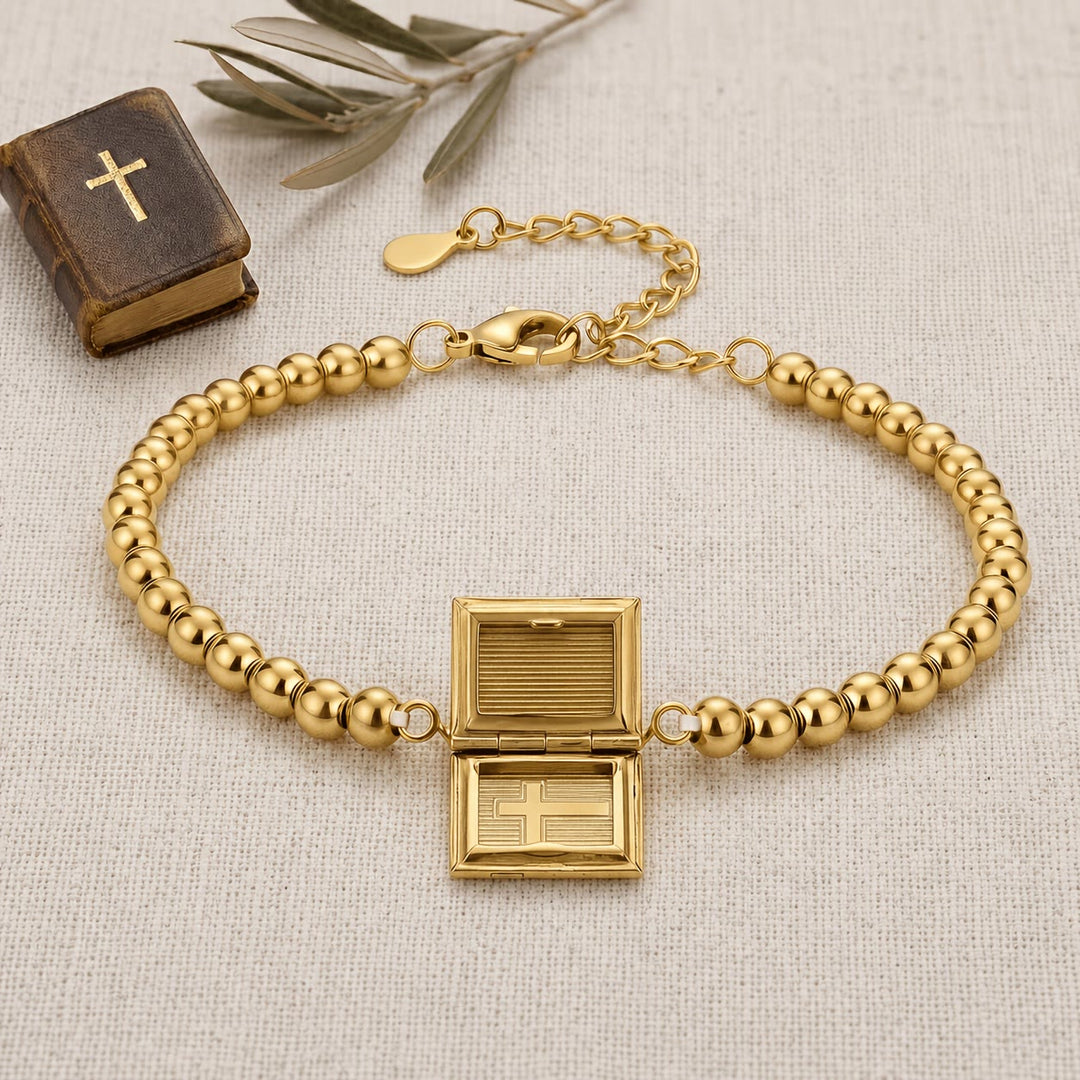 Christianartworkshop Pulsera con medallón en forma de libro que se puede abrir y cuenta en forma de cruz: símbolo de una preciada devoción interior. - Dorado - image 0