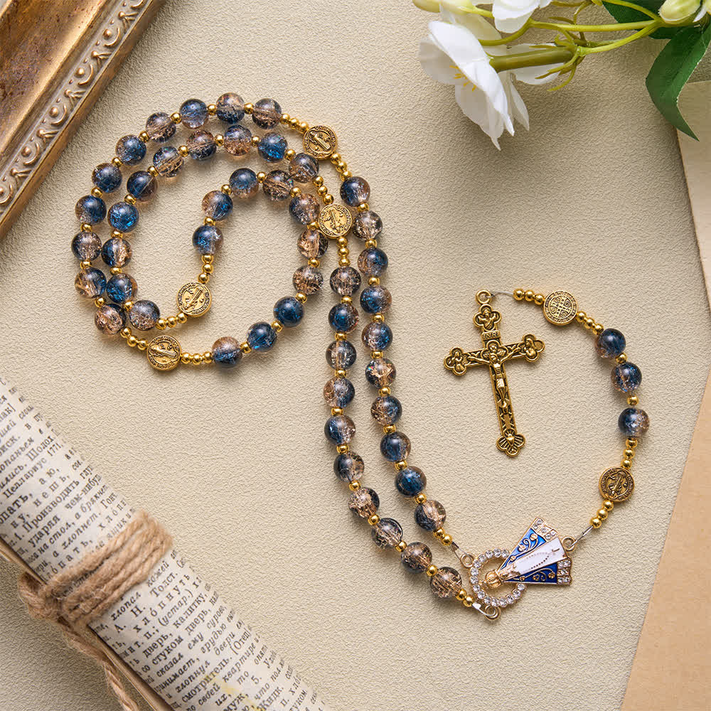 Christianartworkshop Rosario antiguo de cuentas de cristal azul champán radiante con la imagen de Nuestra Señora de Aparecida y un crucifijo detallado. - Rosario de champán azul - image 0