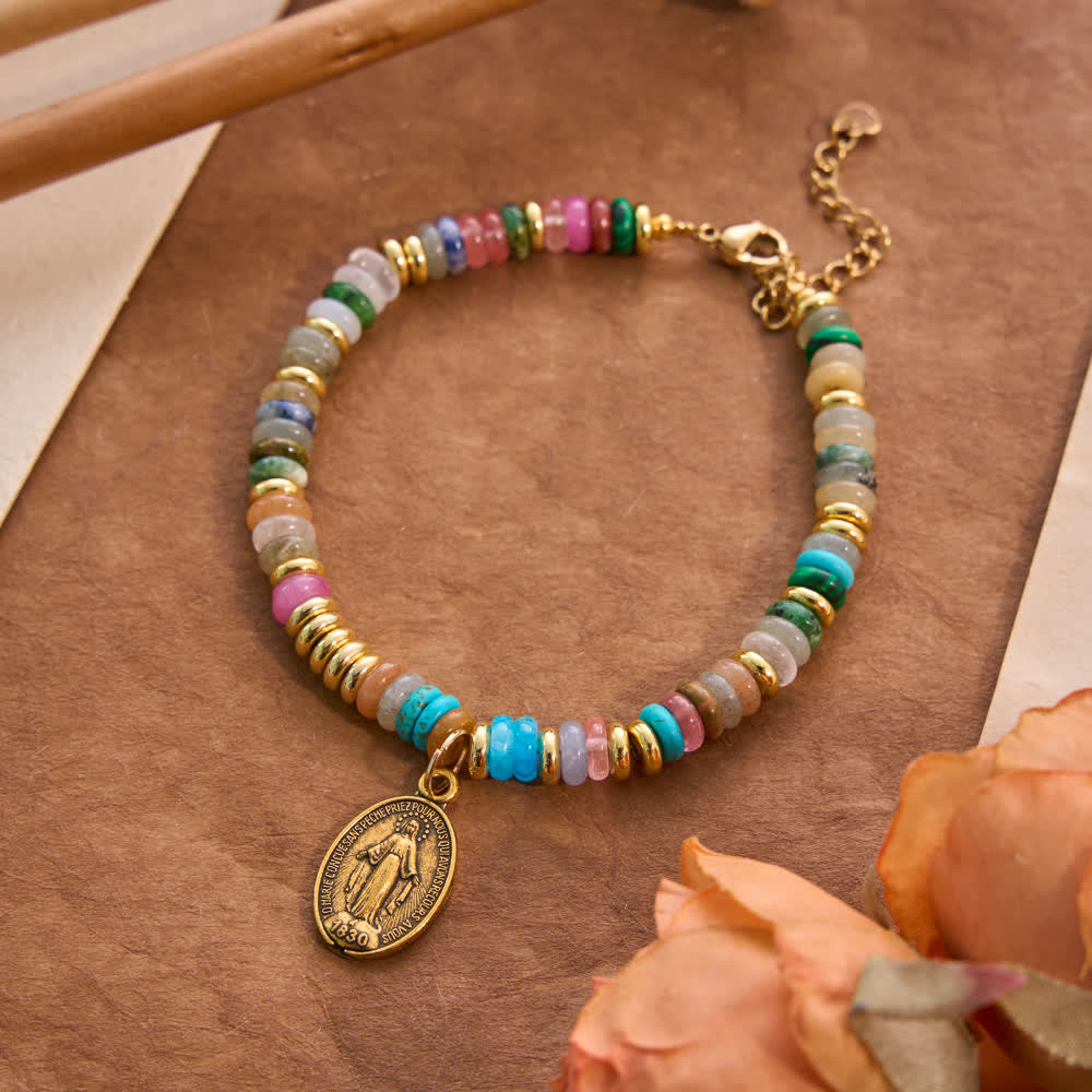 Christianartworkshop Pulsera de piedra natural con cuentas en forma de disco y la imagen de Nuestra Señora: Emblema de la suave intercesión celestial. - Piedra preciosa de color - image 1