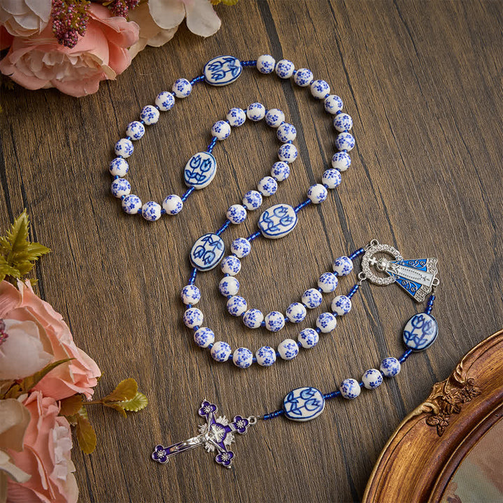 Christianartworkshop Rosario de porcelana azul y blanca de Nuestra Señora de Aparecida: un recuerdo para la observancia de la oración solemne. - Rosario floral azul y blanco - image 0