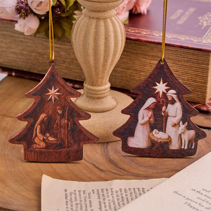 Christianartworkshop Adorno colgante de madera con forma de árbol y escena de la Natividad de la Sagrada Familia. - image 0