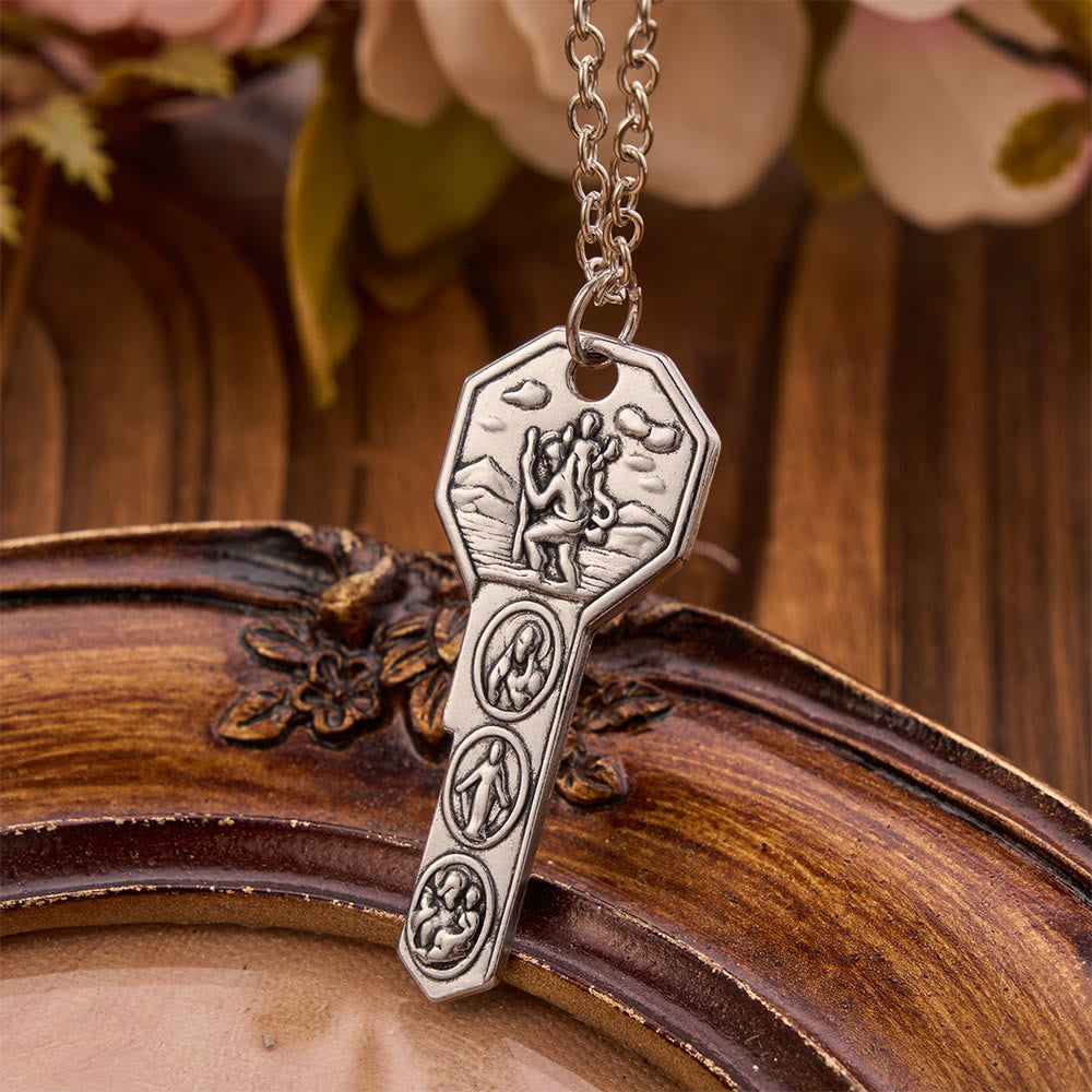 Christianartworkshop Collar con dije de San Cristóbal en relieve ornamentado: símbolo de protección divina permanente. - San Cristóbal - image 0