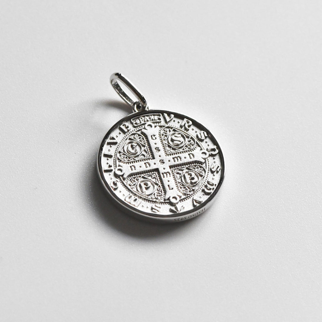 Christianartworkshop Collar con medalla de San Benito en alto relieve: símbolo de fortaleza divina. - image 5