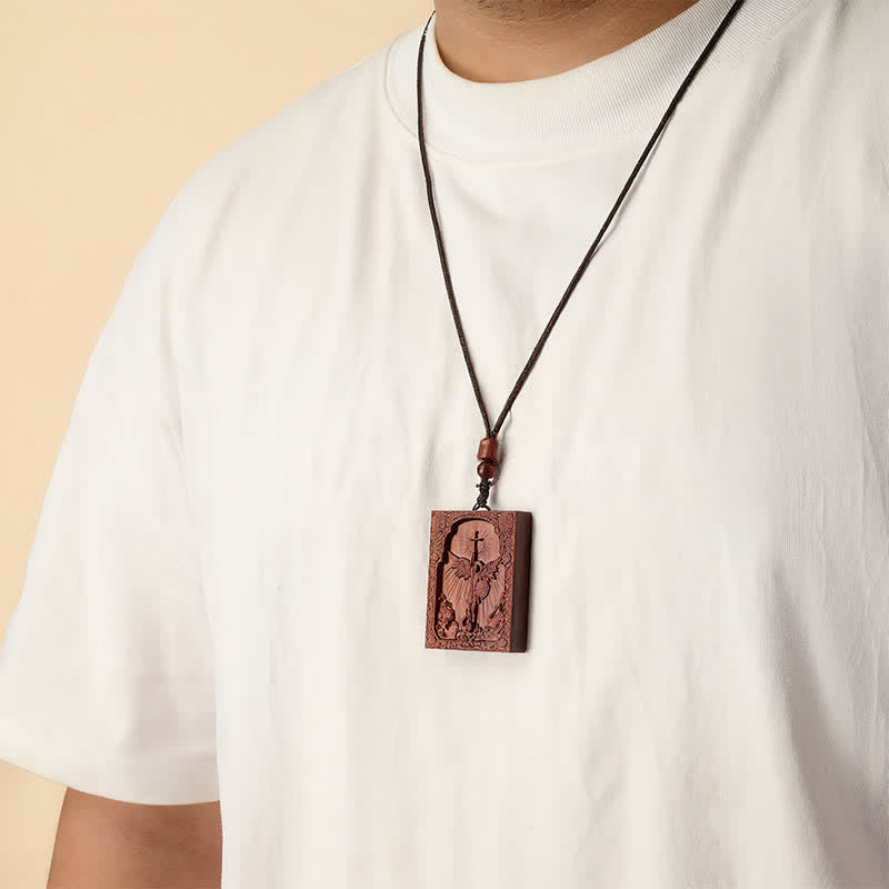 Christianartworkshop Collar de madera tallada del Sagrado San Miguel: Emblema de la Inquebrantable Liberación Divina - image 1