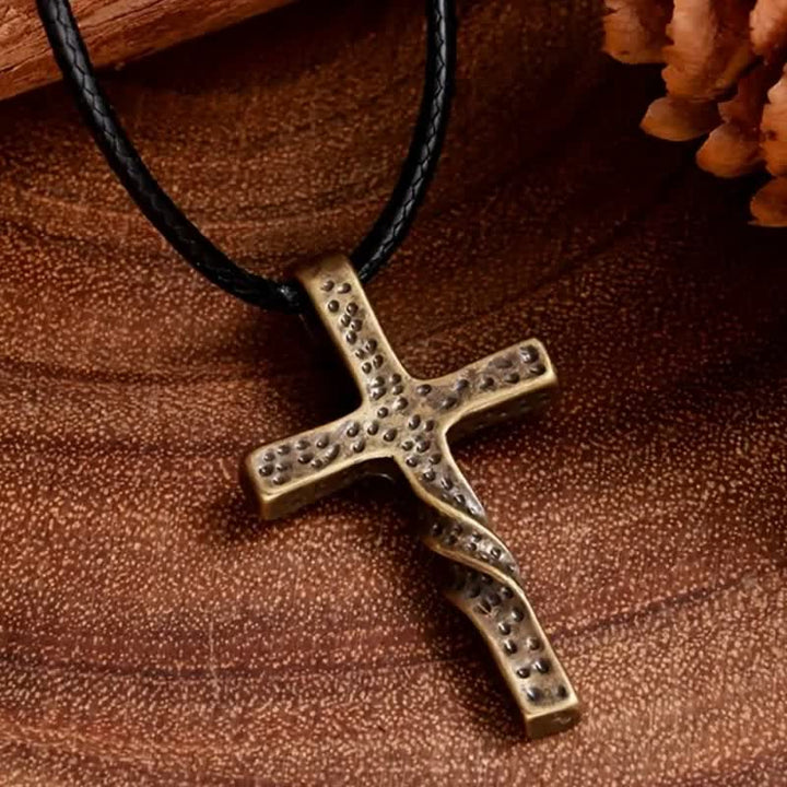 Christianartworkshop Collar con cruz de aleación retorcida texturizada artesanal: portador de una silenciosa bendición celestial. - image 3