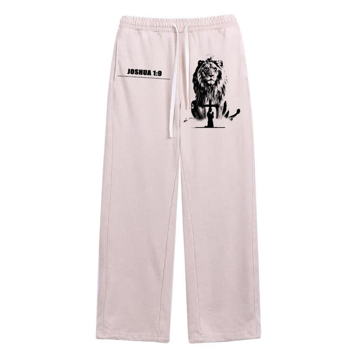 Christianartworkshop Pantalones deportivos lavados de corte relajado con el lema "Coraje de león" de Josué 1:9 - Albaricoque - 2XL - image 0