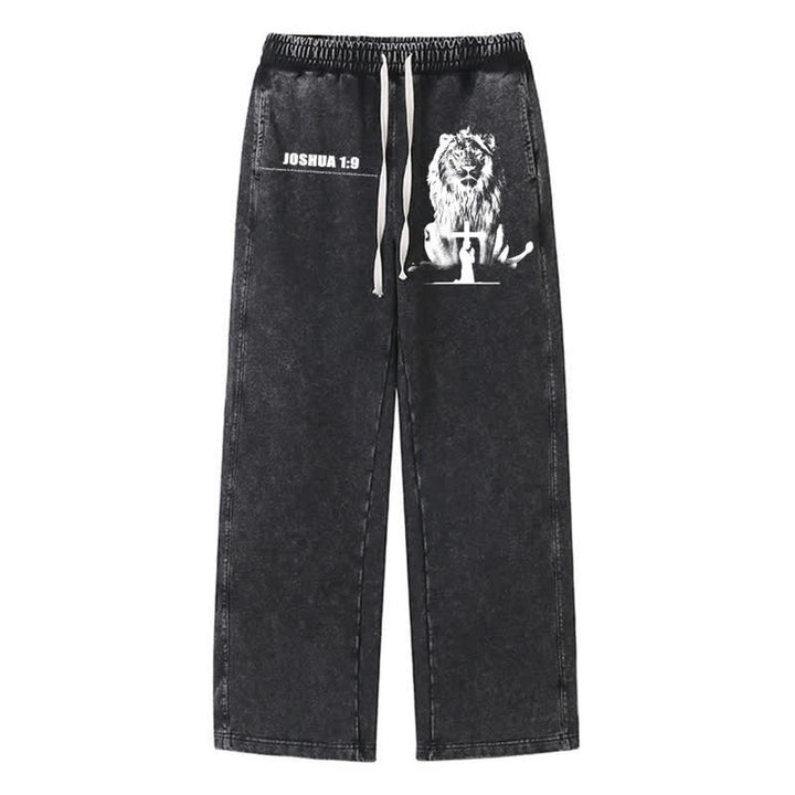 Christianartworkshop Pantalones deportivos lavados de corte relajado con el lema "Coraje de león" de Josué 1:9 - Negro - 2XL - image 8