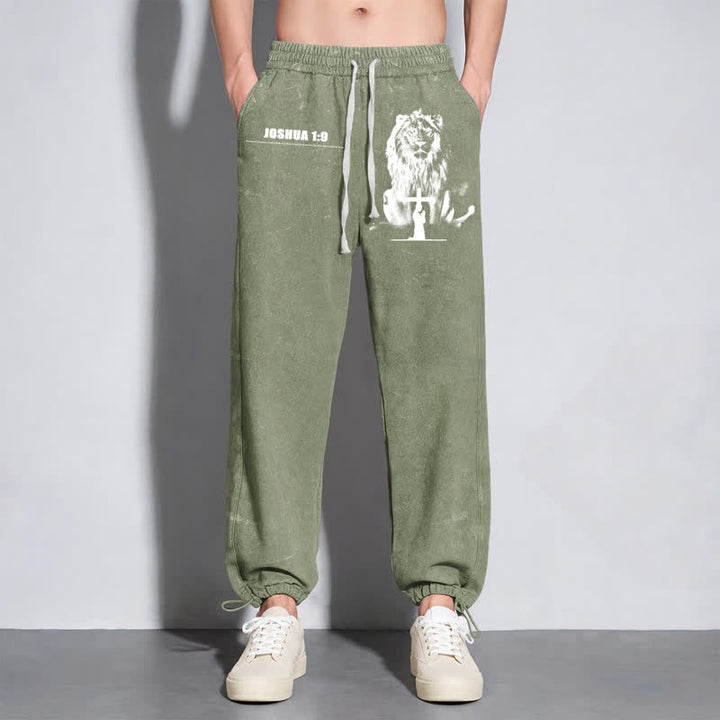 Christianartworkshop Pantalones deportivos lavados de corte relajado con el lema "Coraje de león" de Josué 1:9 - image 32