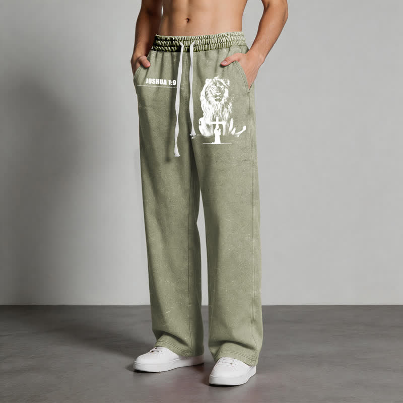 Christianartworkshop Pantalones deportivos lavados de corte relajado con el lema "Coraje de león" de Josué 1:9 - image 30