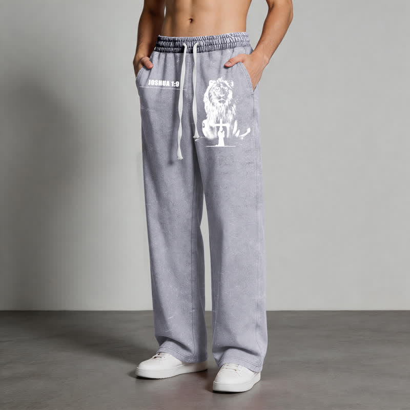 Christianartworkshop Pantalones deportivos lavados de corte relajado con el lema "Coraje de león" de Josué 1:9 - image 22