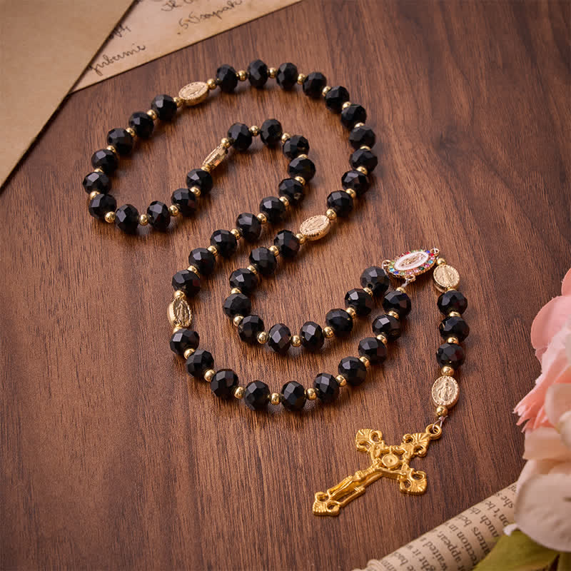 Christianartworkshop Rosario de lujo de cristal negro facetado con crucifijo dorado ornamentado y medalla de Nuestra Señora. - Rosario de la Virgen María Negra - image 0
