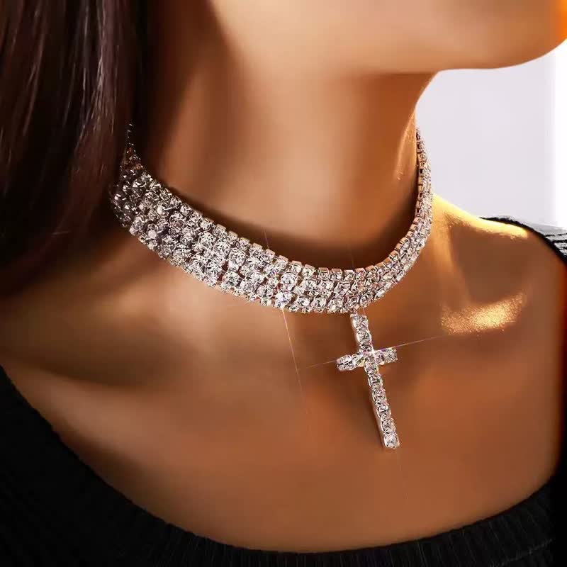 Christianartworkshop Gargantilla con cruz de diamantes de imitación deslumbrante: símbolo de la gracia celestial infalible. - image 1