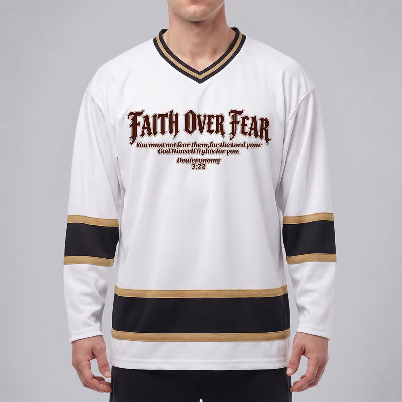 Christianartworkshop Camiseta de hockey de manga larga con ribete dorado "Fe sobre el miedo" - image 3