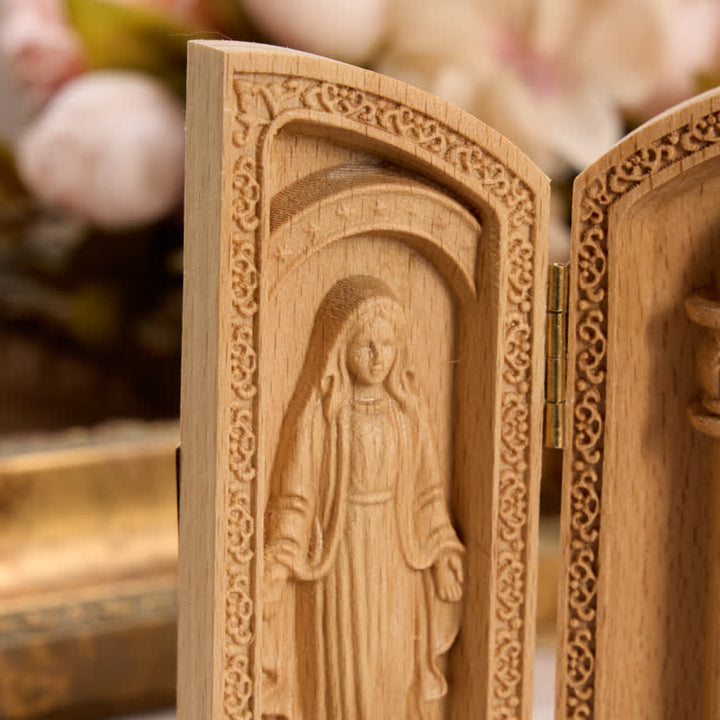 Christianartworkshop Tríptico antiguo de madera de haya tallada con marco arqueado: Signo de suave consuelo divino. - image 3