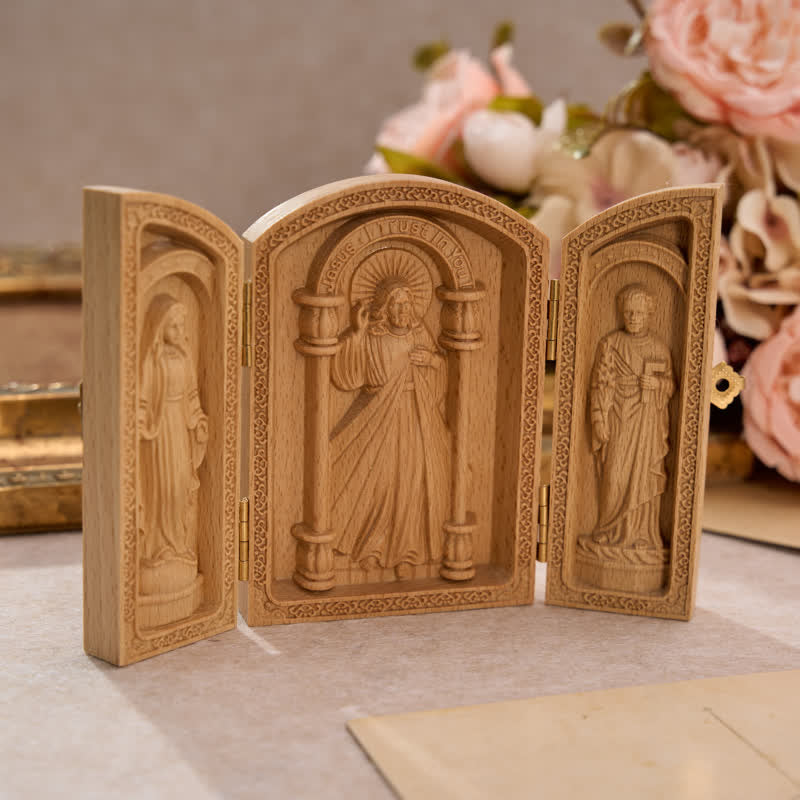 Christianartworkshop Tríptico antiguo de madera de haya tallada con marco arqueado: Signo de suave consuelo divino. - Jesús, Nuestra Señora y San José - image 0